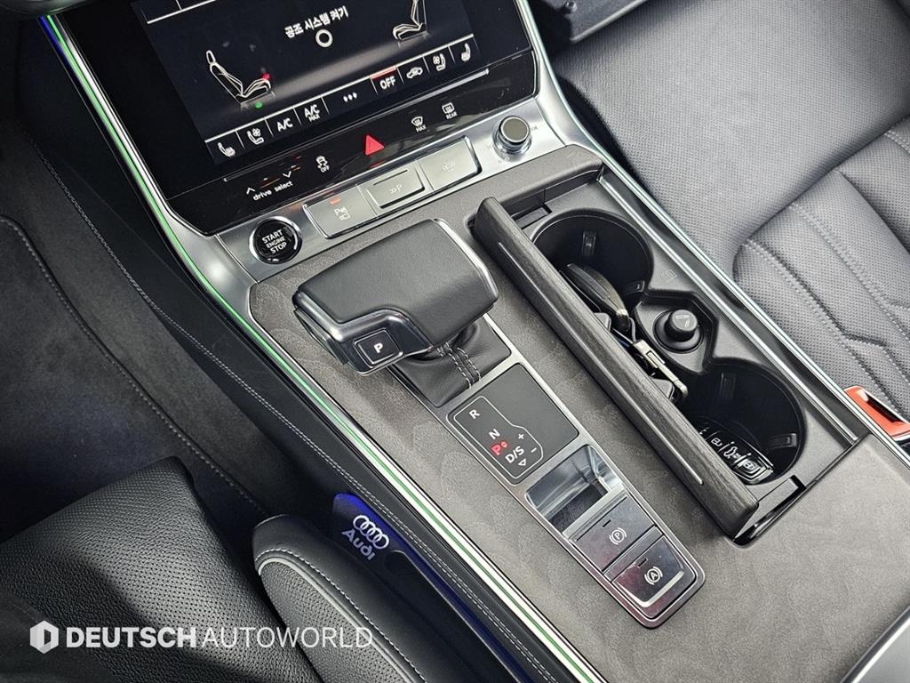 Audi A7 — photo 09