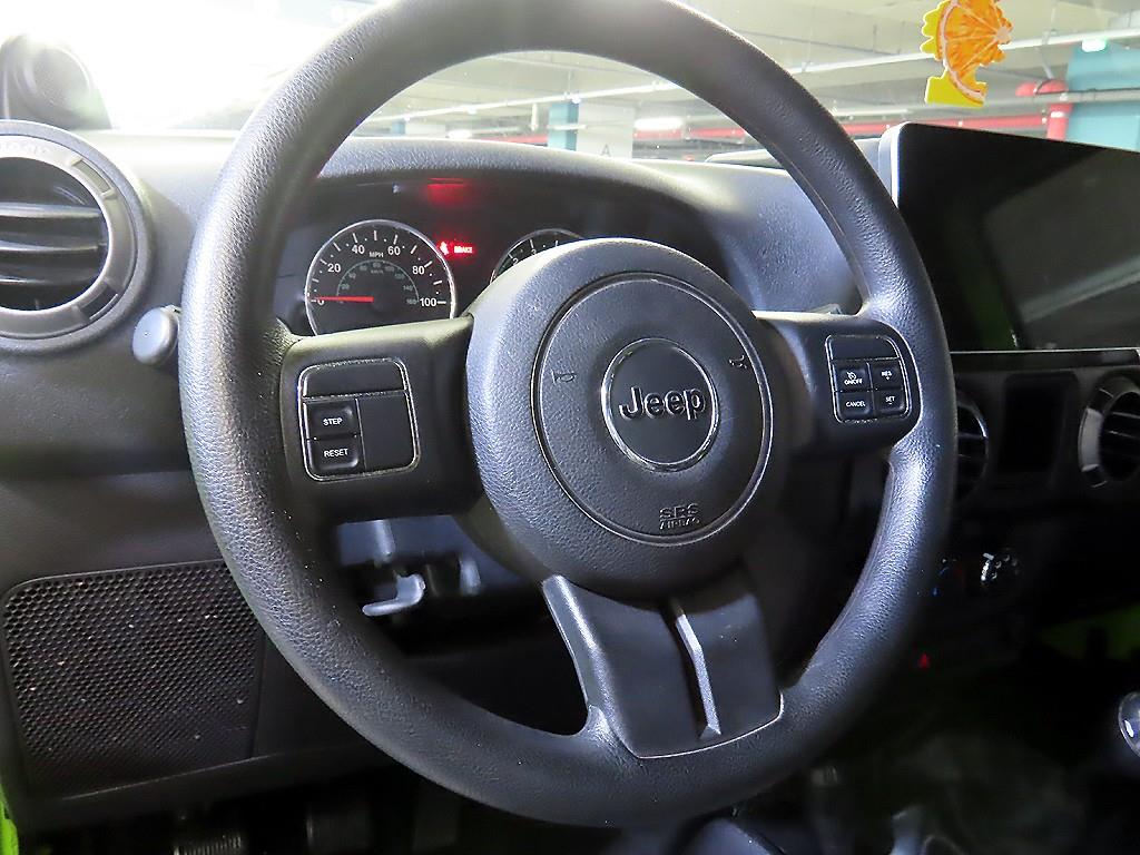 Jeep Wrangler — photo 07