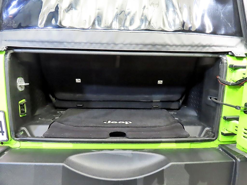 Jeep Wrangler — photo 13