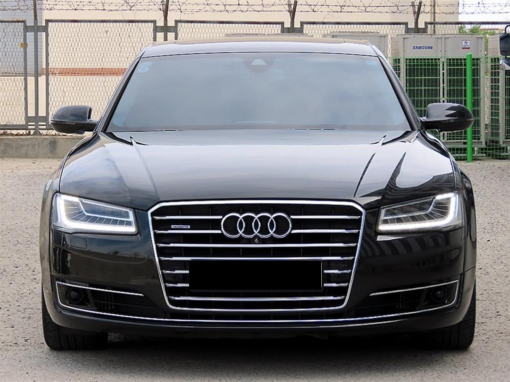 Audi A8 — photo 01