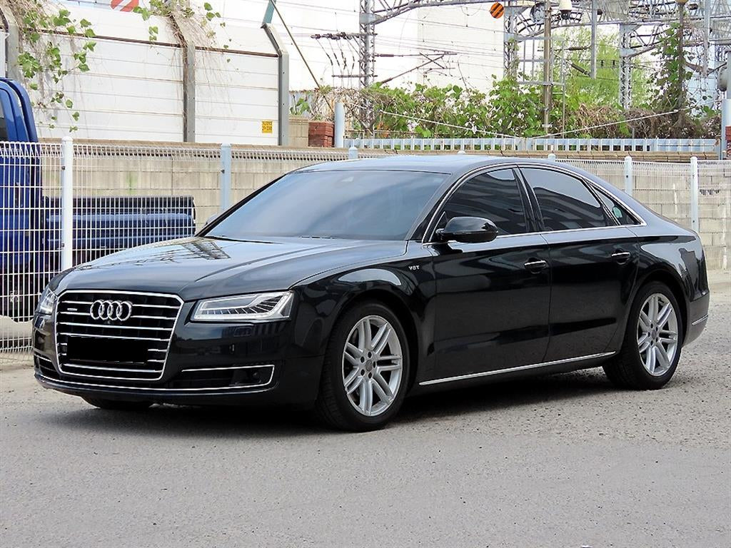 Audi A8 — photo 02