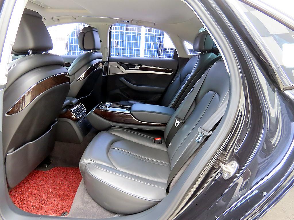 Audi A8 — photo 06