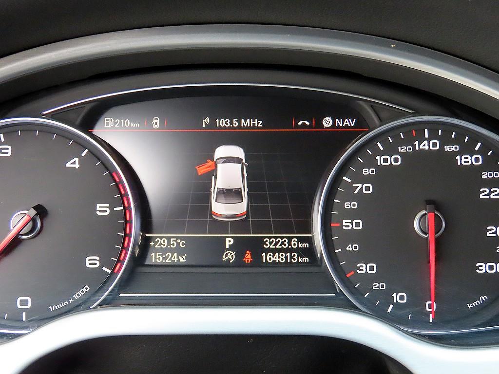 Audi A8 — photo 09