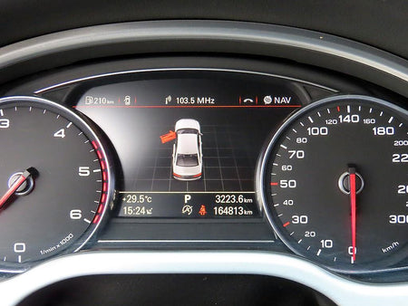 Audi A8 — photo 09