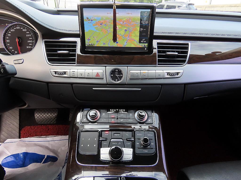 Audi A8 — photo 13