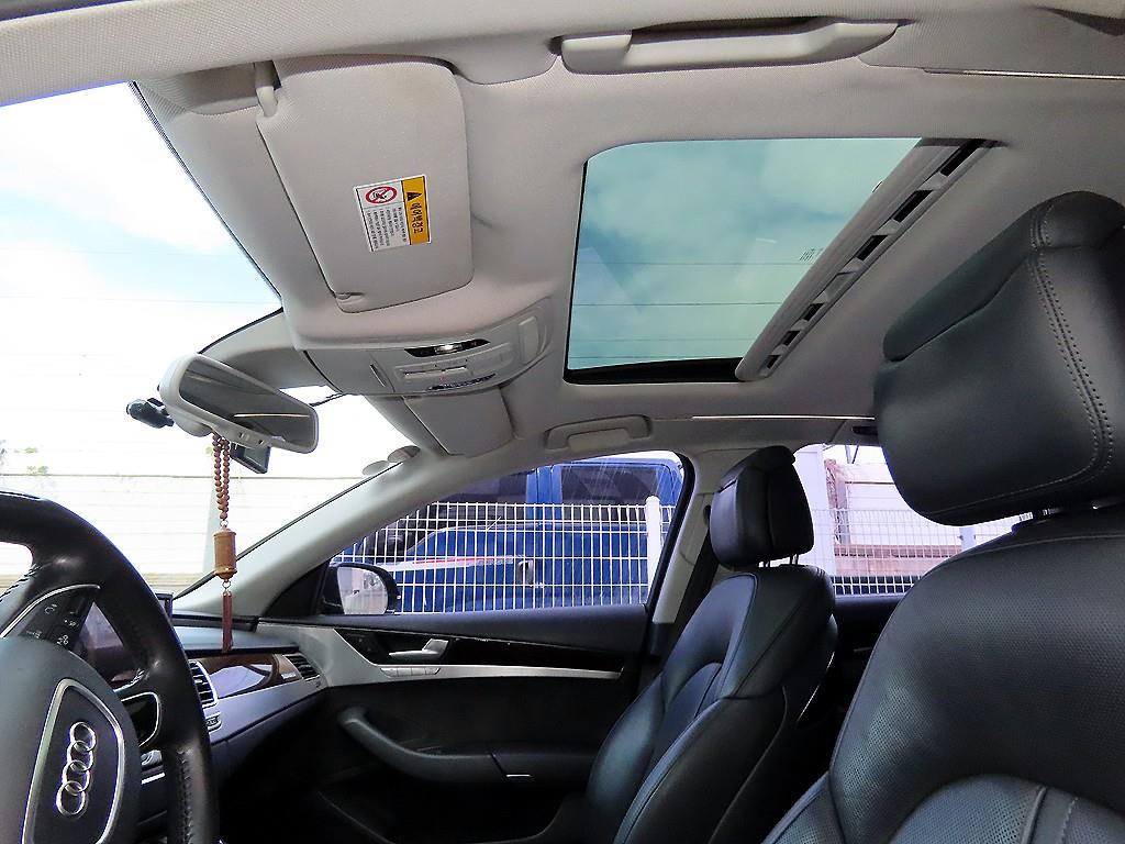 Audi A8 — photo 17
