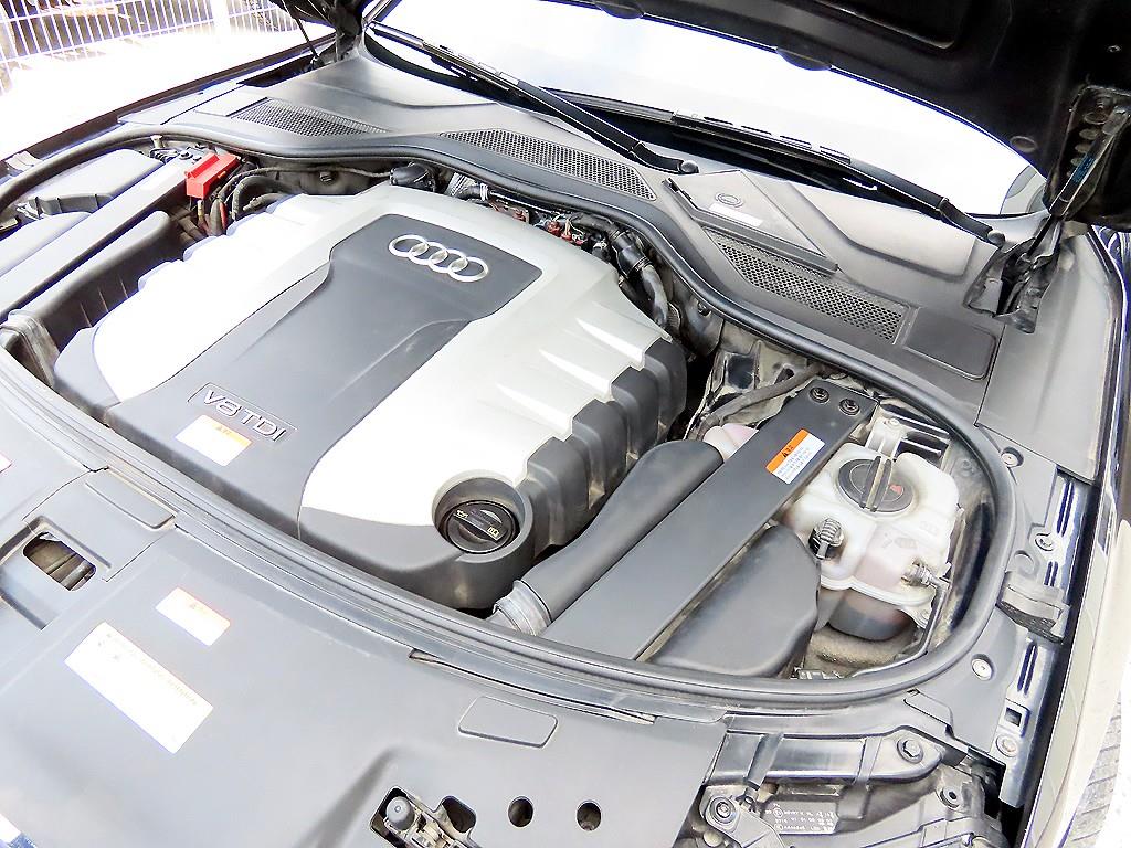 Audi A8 — photo 19