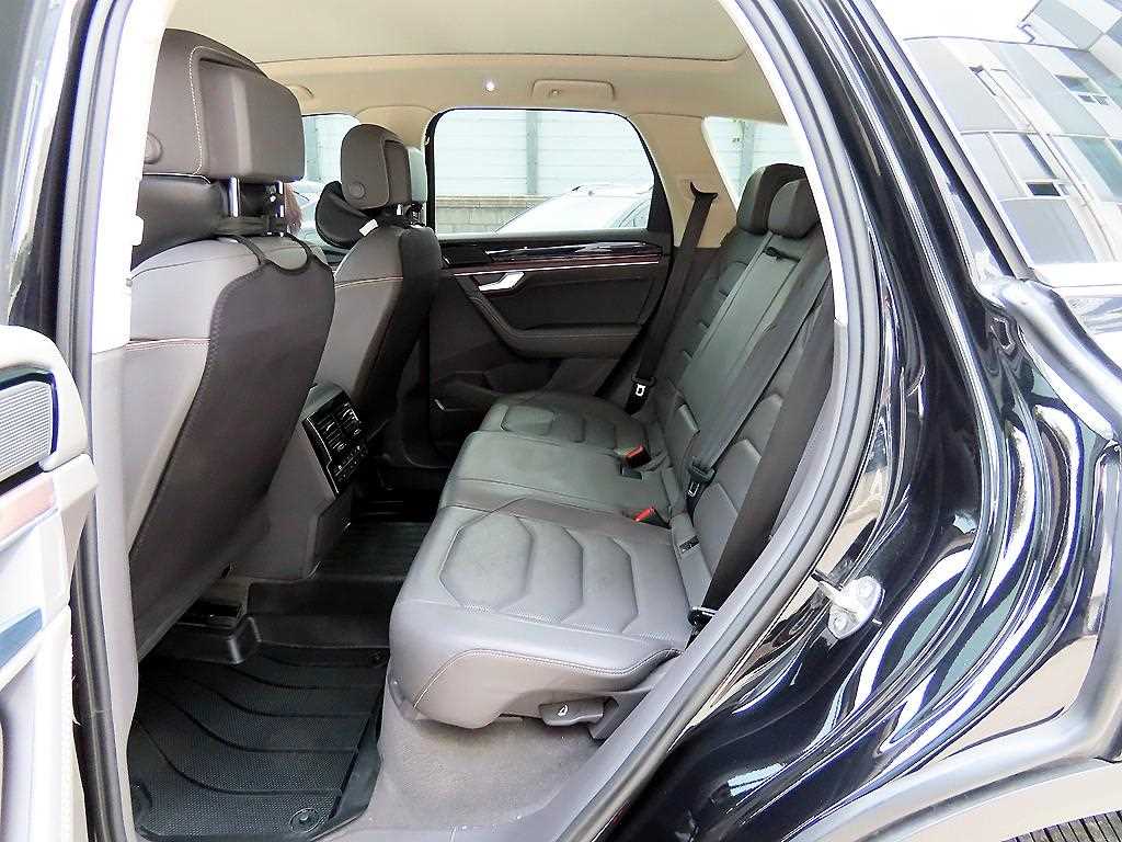 Volkswagen Touareg — photo 06