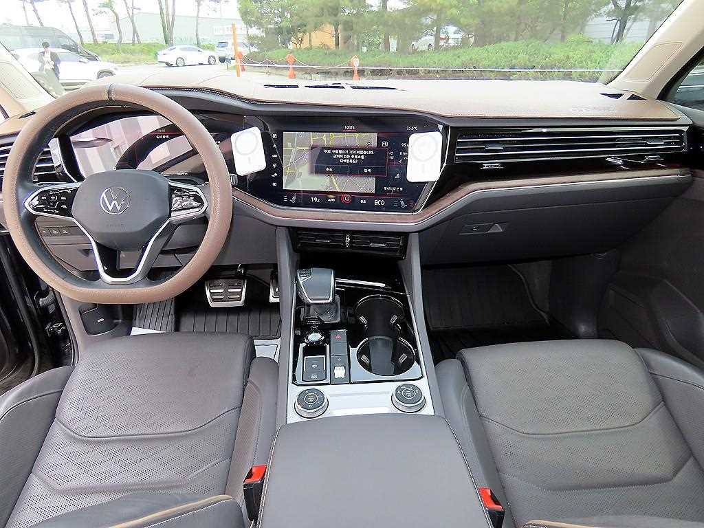 Volkswagen Touareg — photo 07