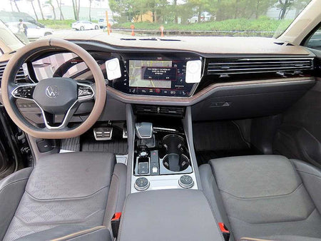 Volkswagen Touareg — photo 07