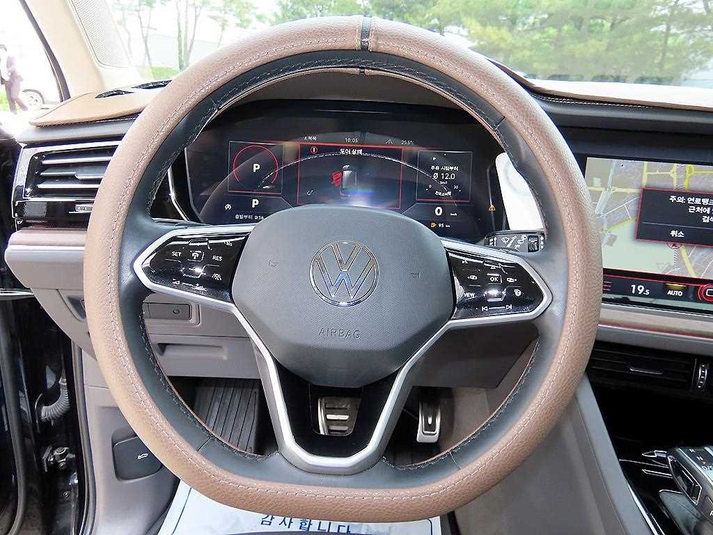 Volkswagen Touareg — photo 08