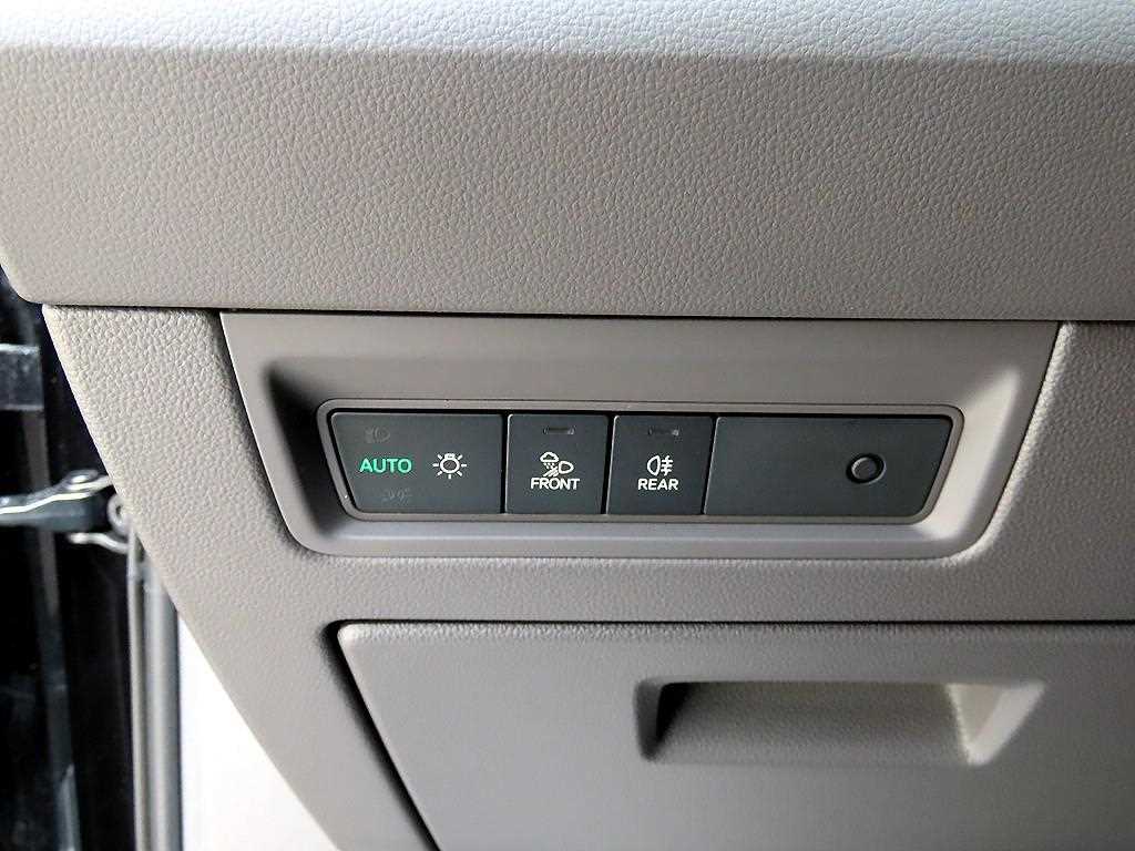 Volkswagen Touareg — photo 13