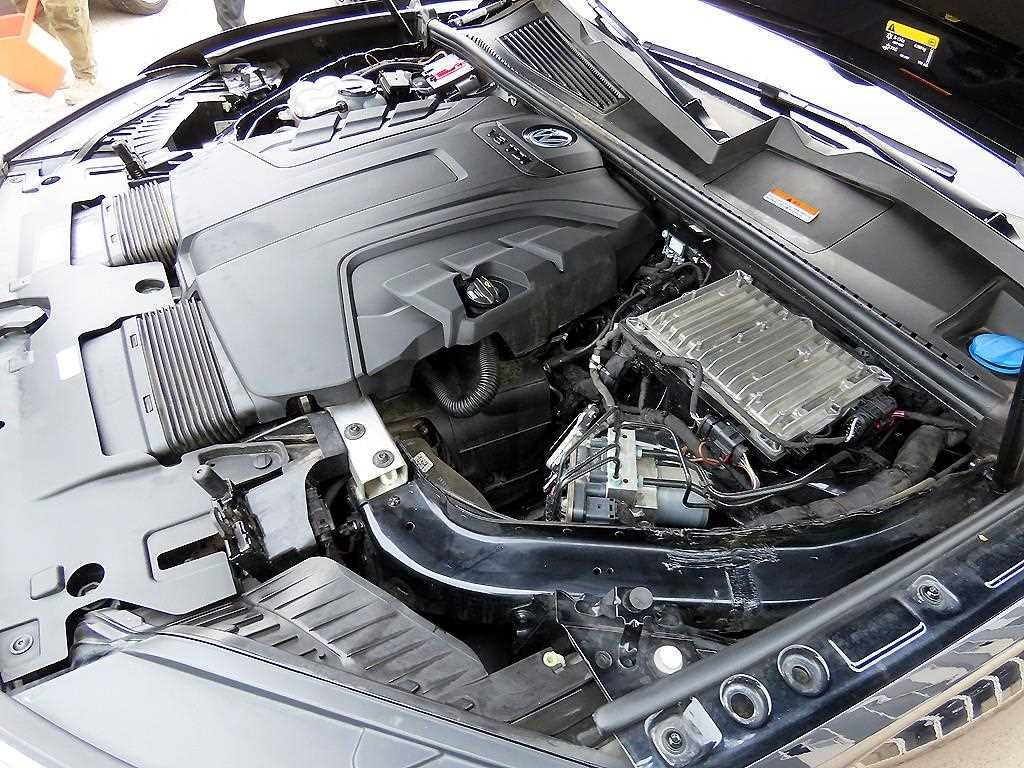 Volkswagen Touareg — photo 19