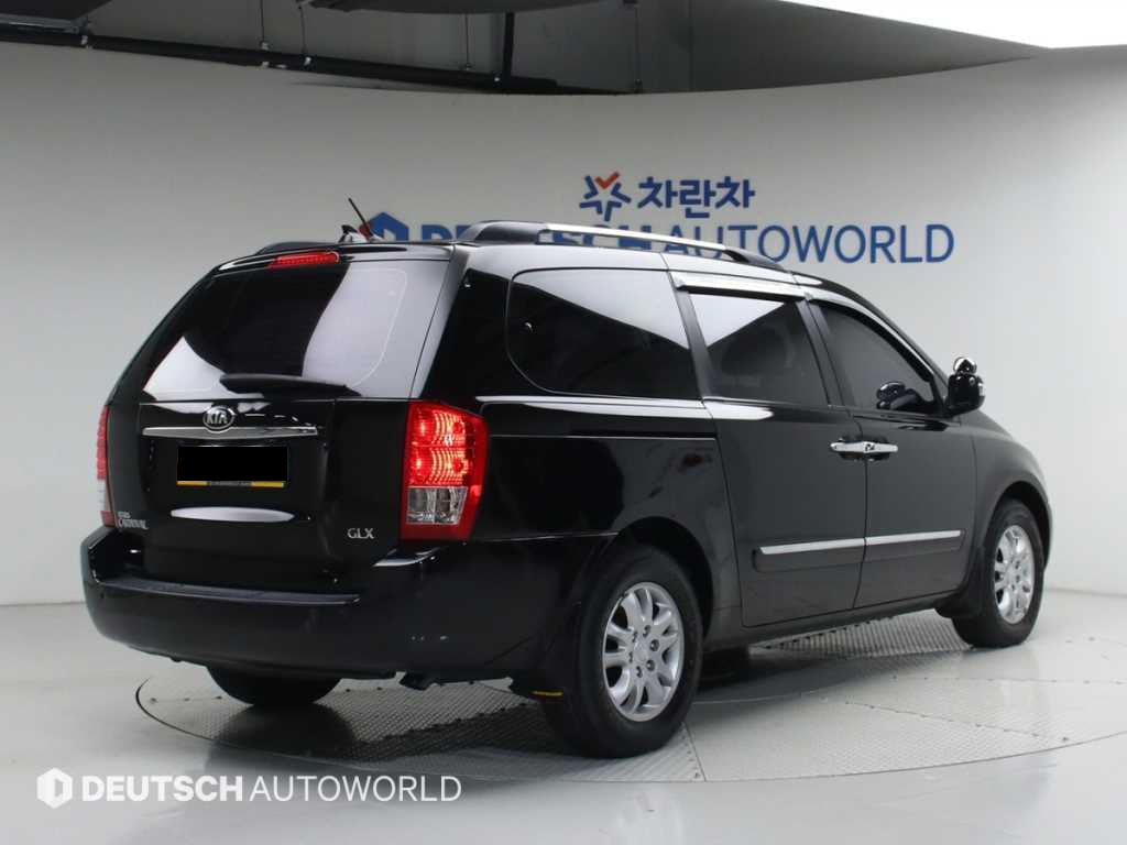 Kia Carnival — photo 02