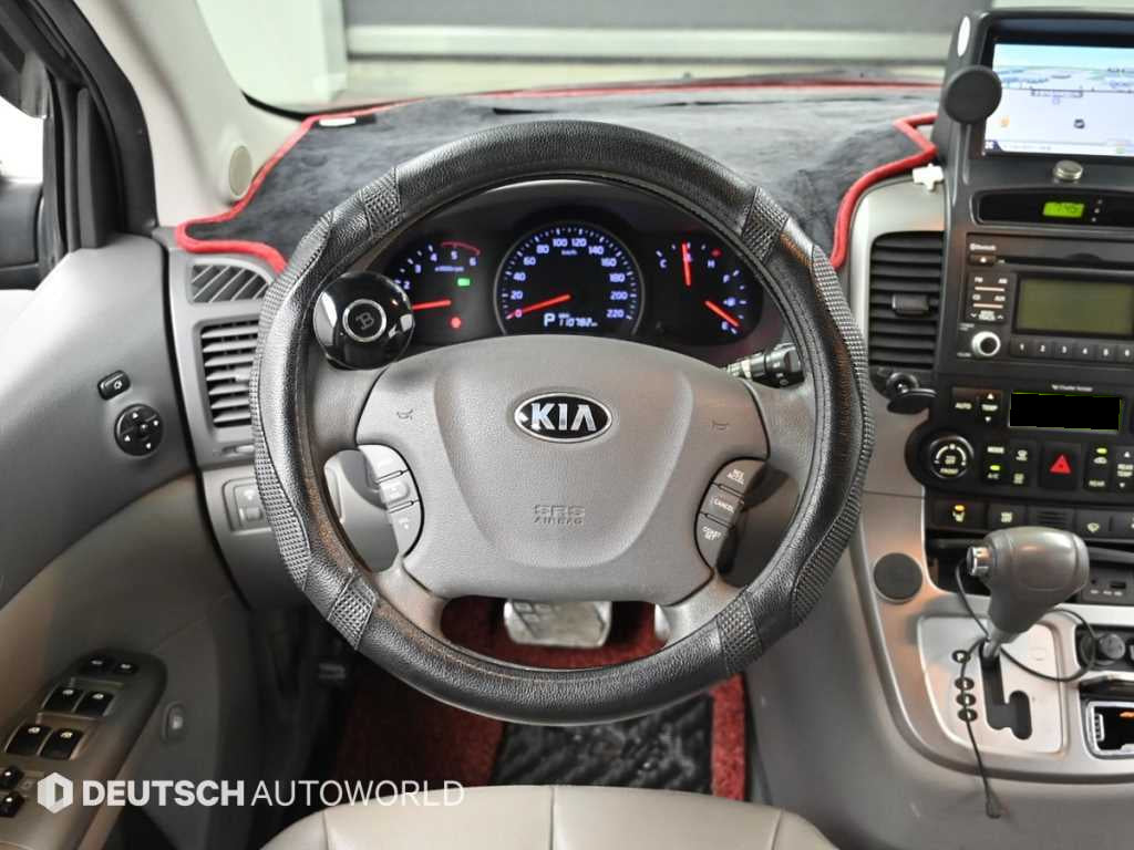 Kia Carnival — photo 13
