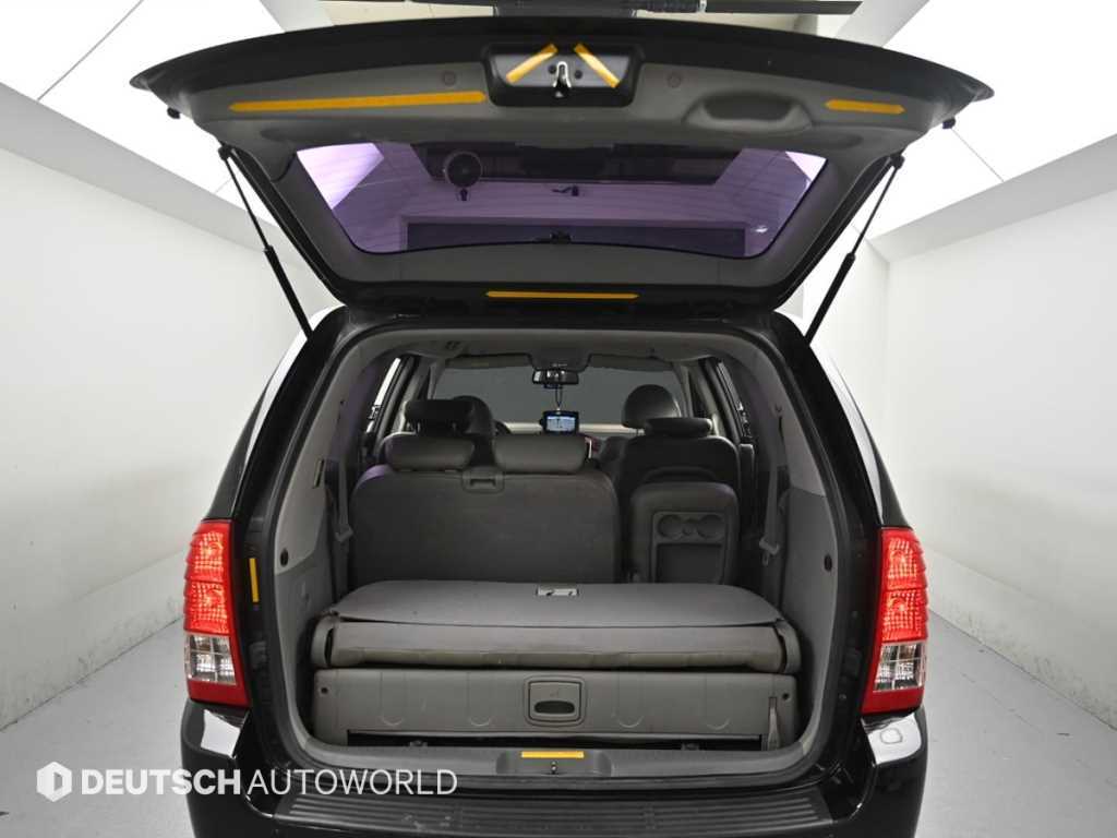 Kia Carnival — photo 19
