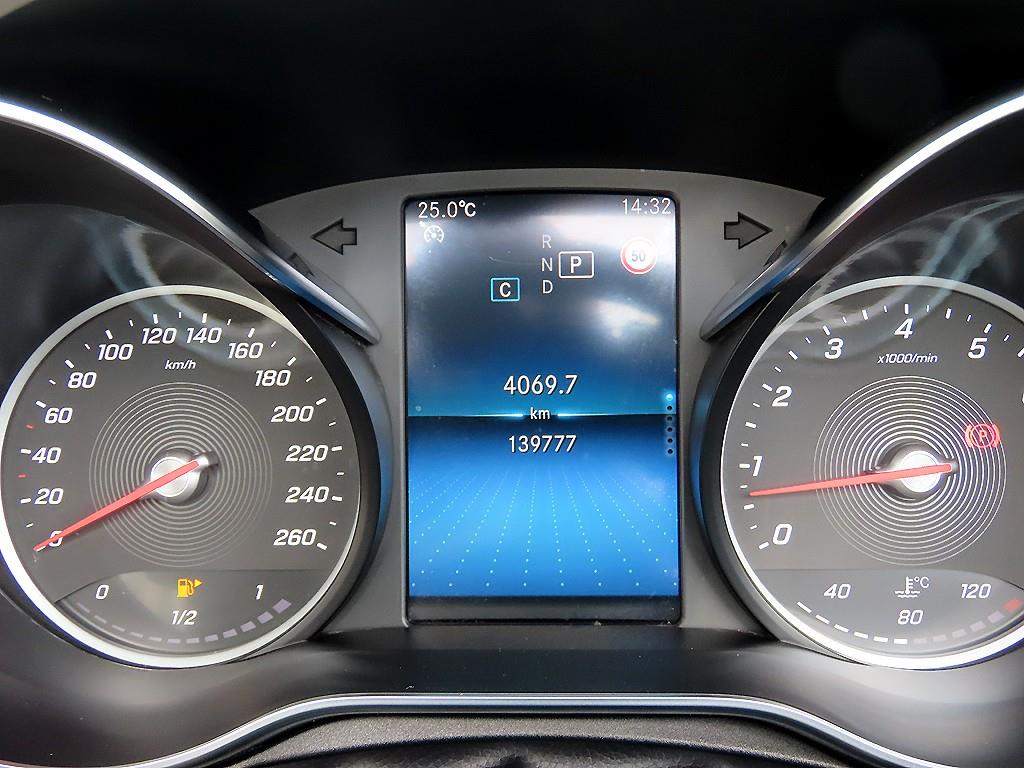 Mercedes-Benz C-Class — photo 11