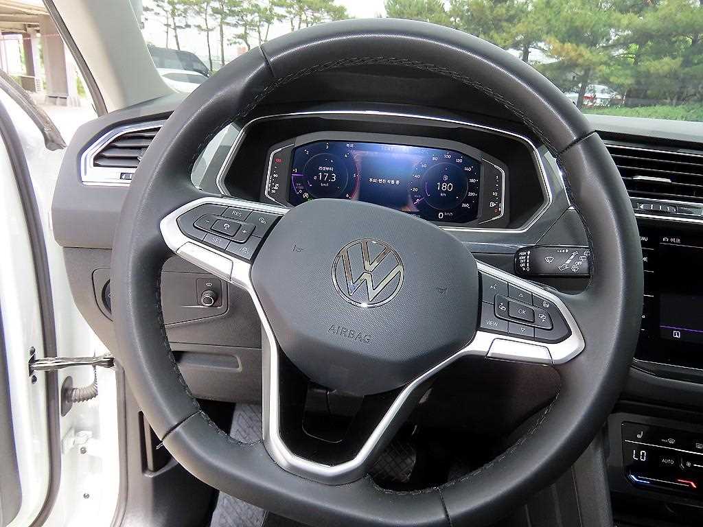 Volkswagen Tiguan — photo 08