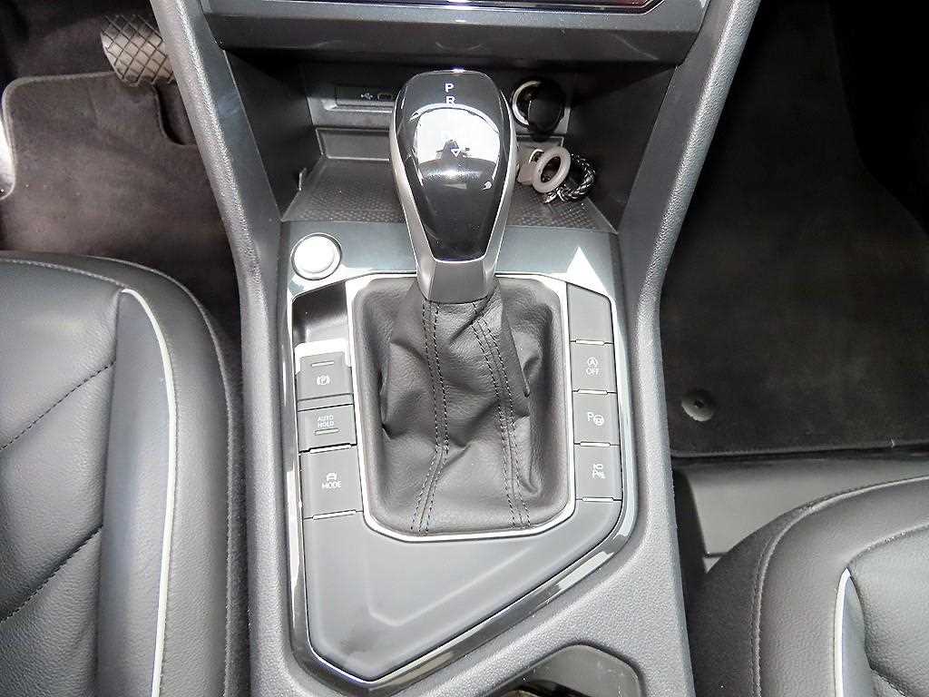 Volkswagen Tiguan — photo 11
