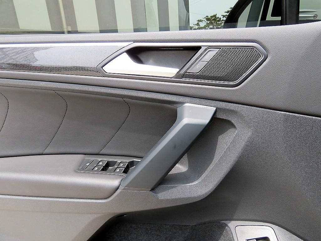 Volkswagen Tiguan — photo 12