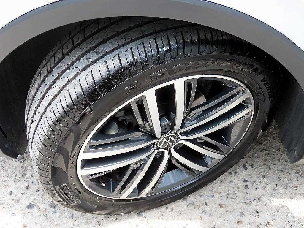 Volkswagen Tiguan — photo 20