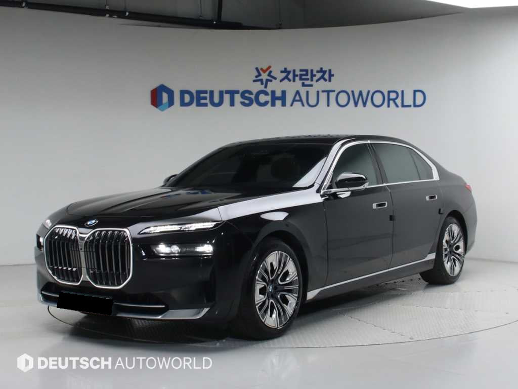 BMW 7-Series — photo 01
