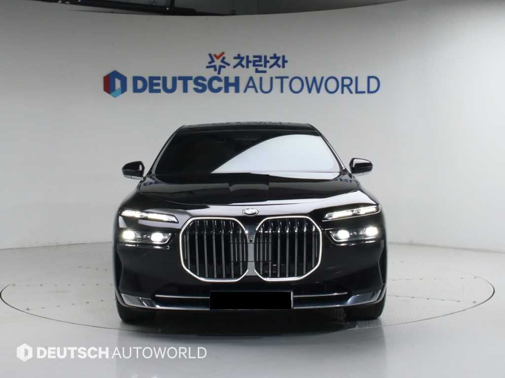 BMW 7-Series — photo 03