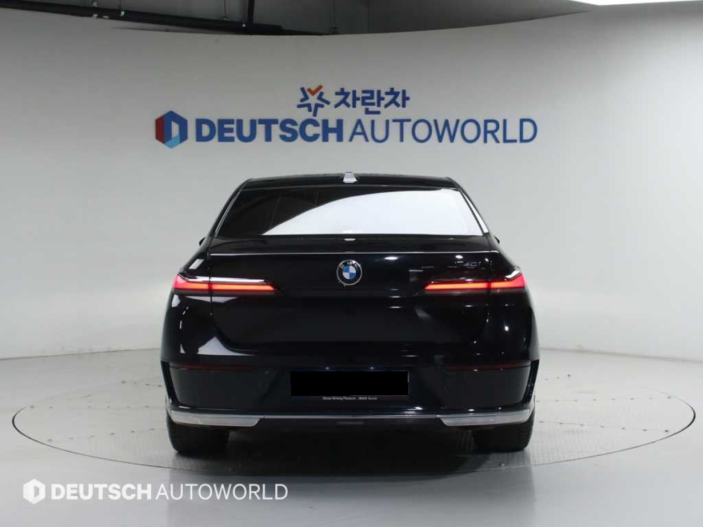 BMW 7-Series — photo 04