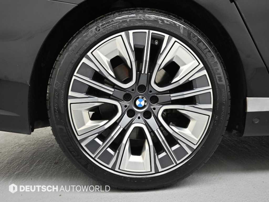 BMW 7-Series — photo 05