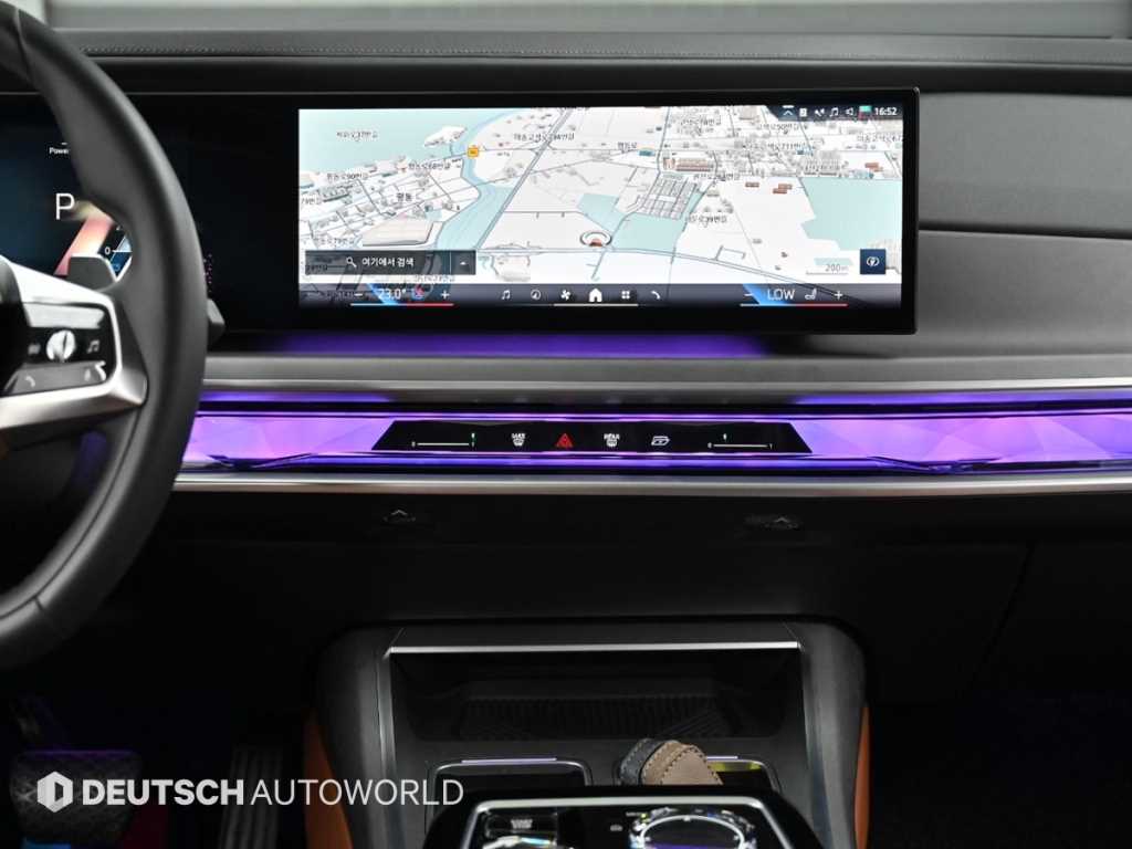 BMW 7-Series — photo 14