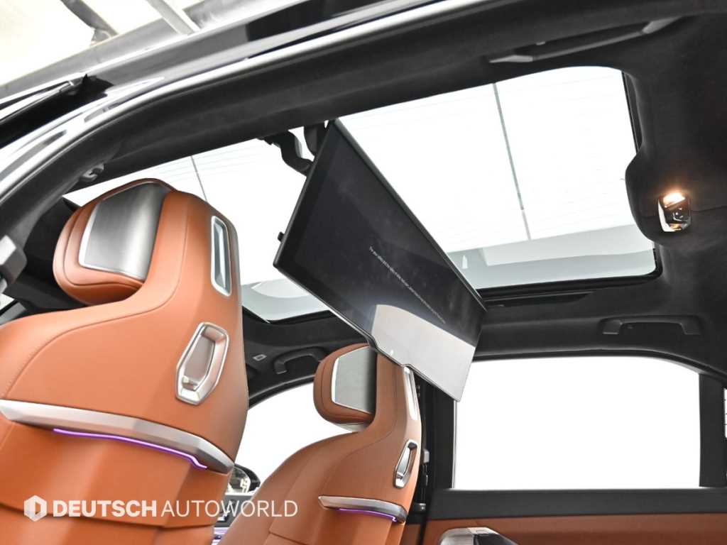 BMW 7-Series — photo 18