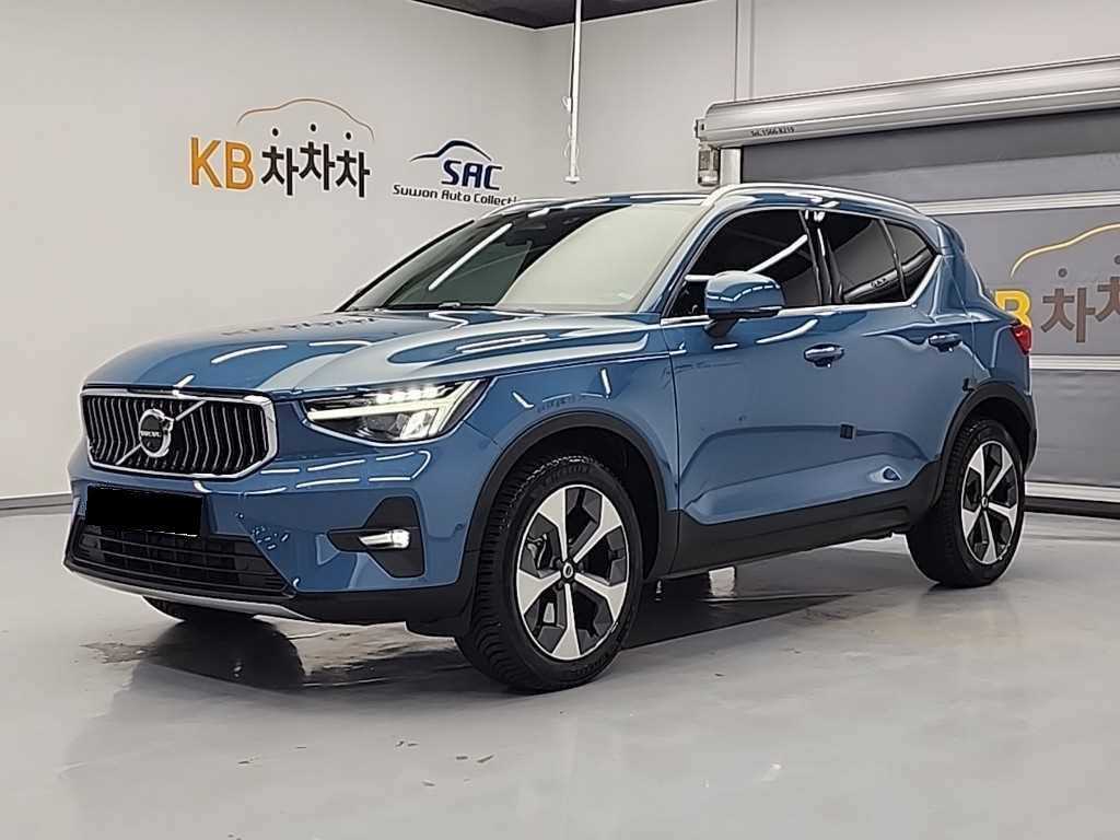 Volvo XC40 — photo 01