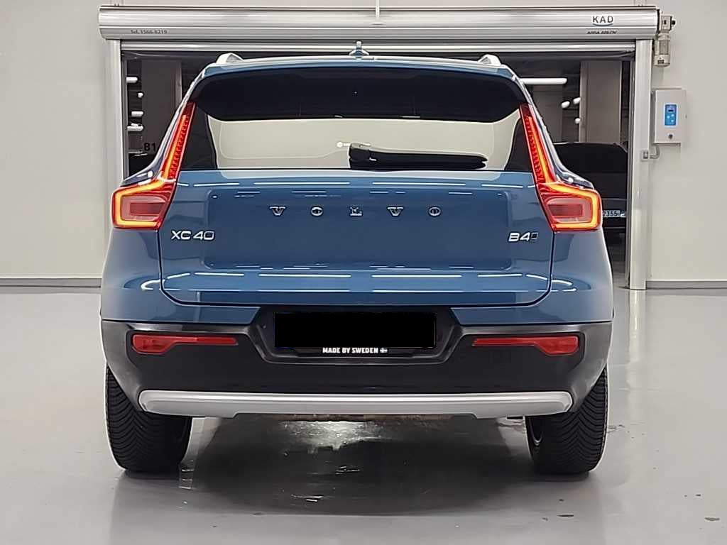 Volvo XC40 — photo 03