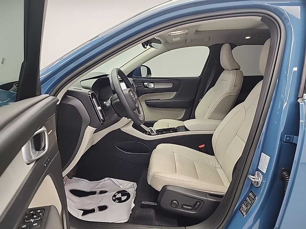 Volvo XC40 — photo 11