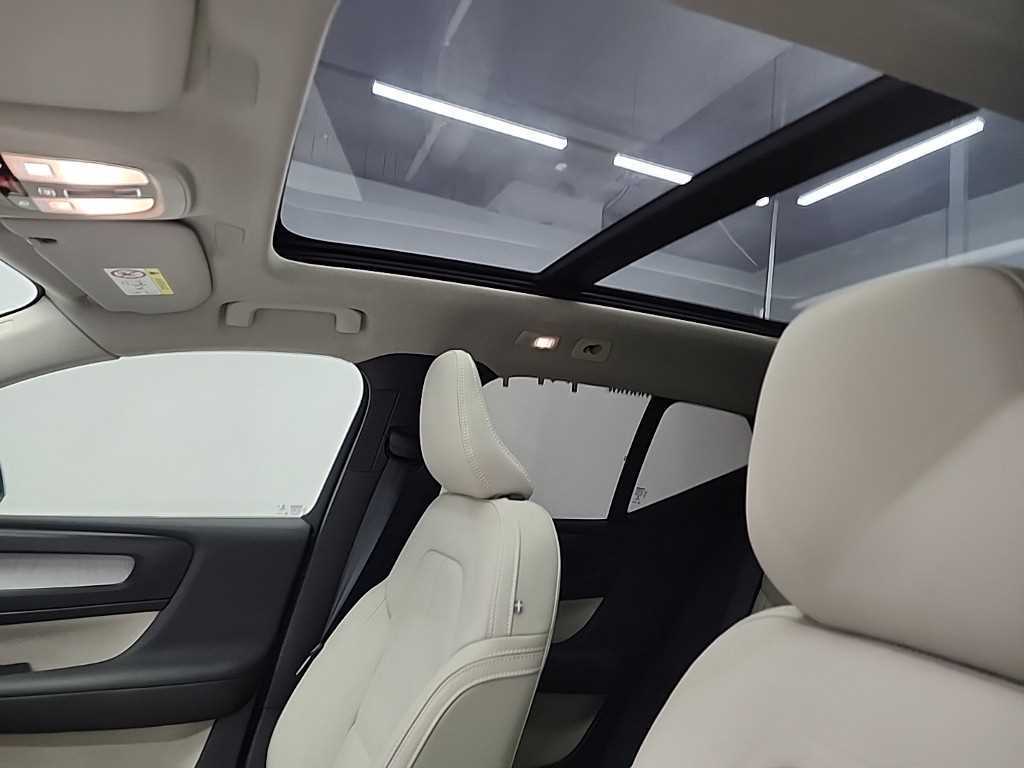 Volvo XC40 — photo 14