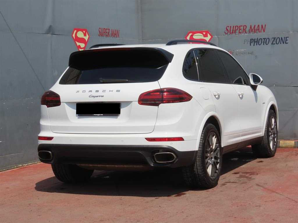 Porsche Cayenne — photo 03