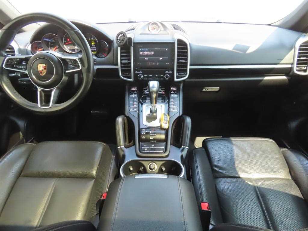 Porsche Cayenne — photo 08