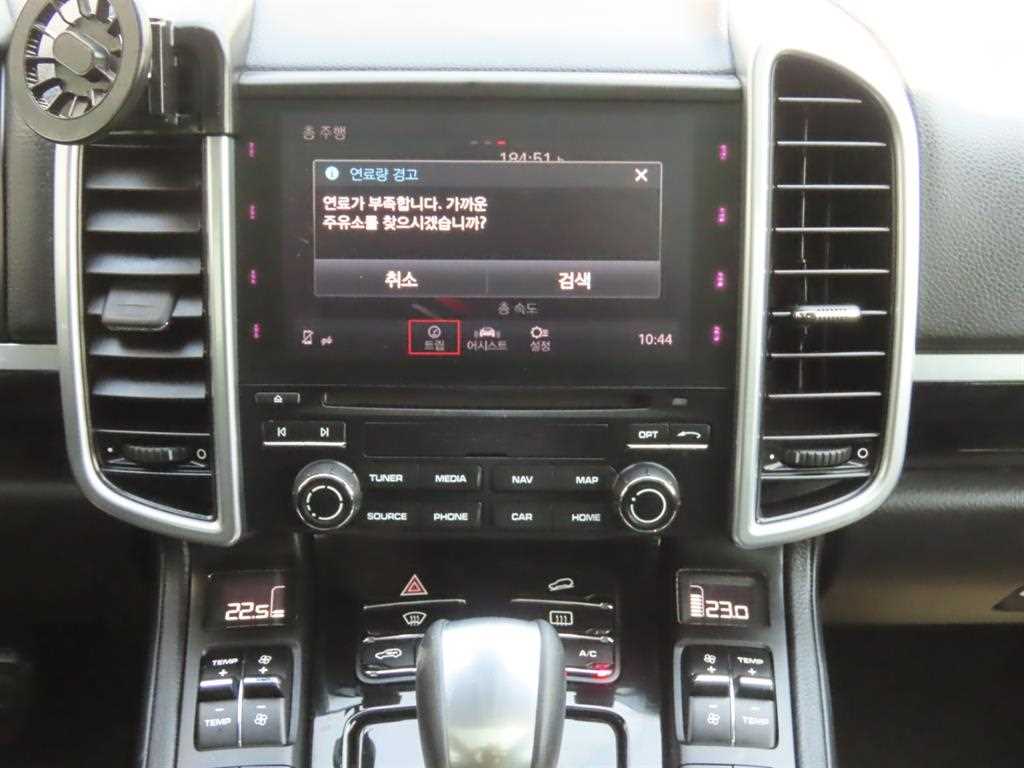 Porsche Cayenne — photo 10