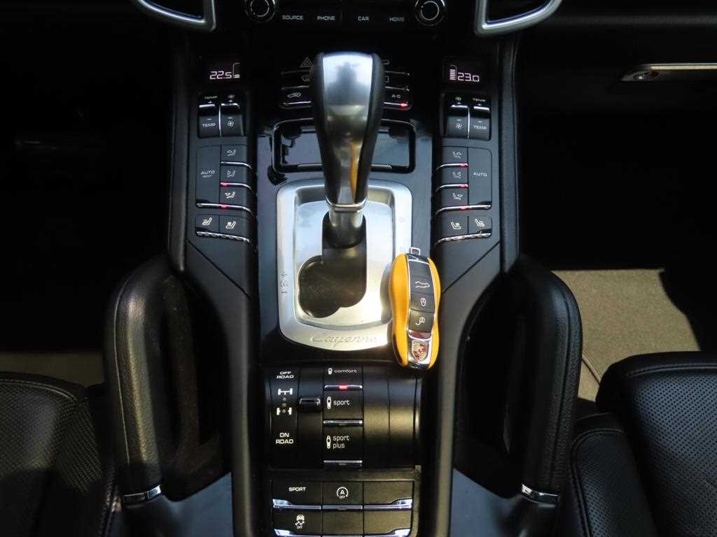 Porsche Cayenne — photo 12