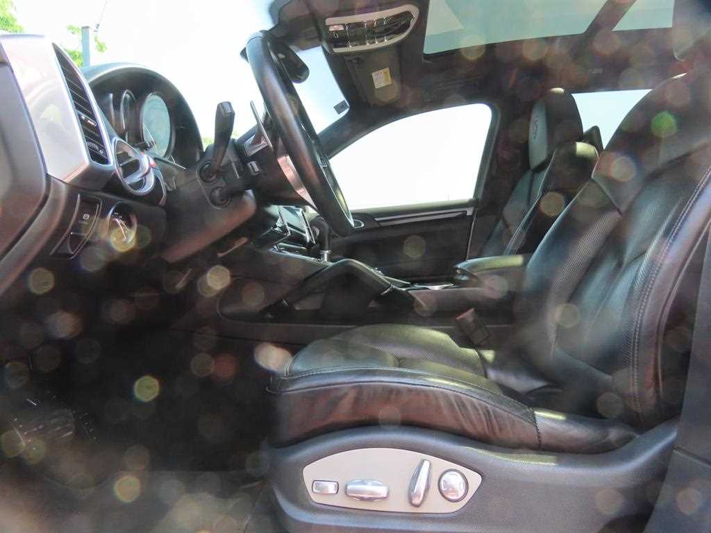 Porsche Cayenne — photo 15