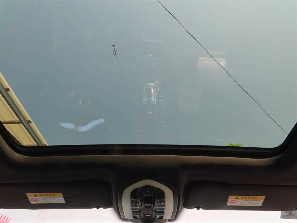 Porsche Cayenne — photo 17