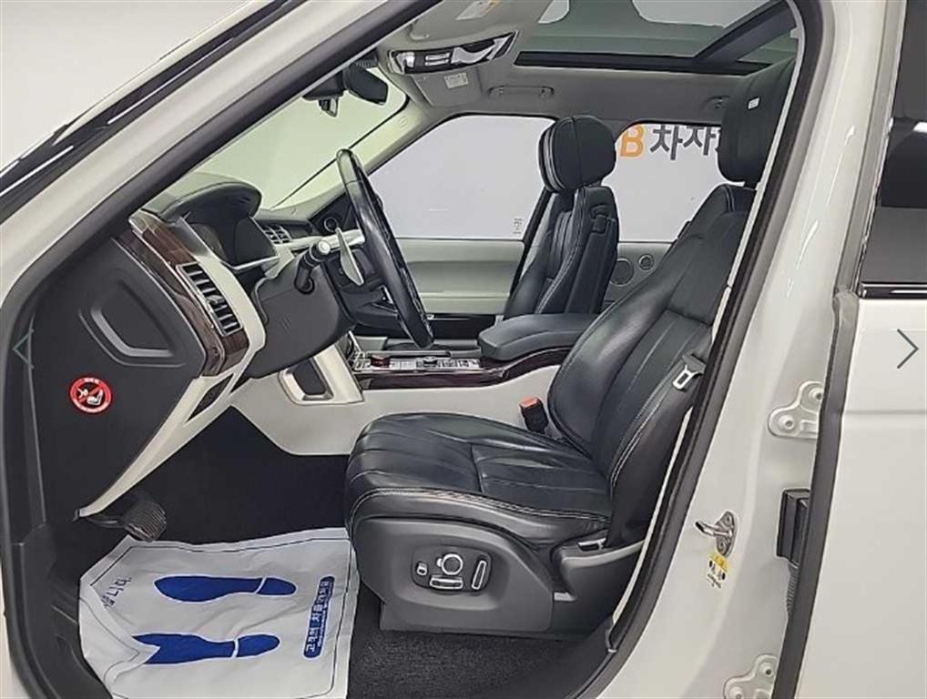 Land Rover Range Rover — photo 11