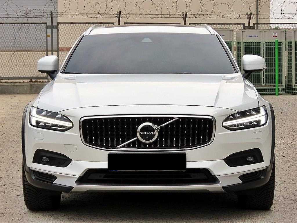 Volvo V90 — photo 01