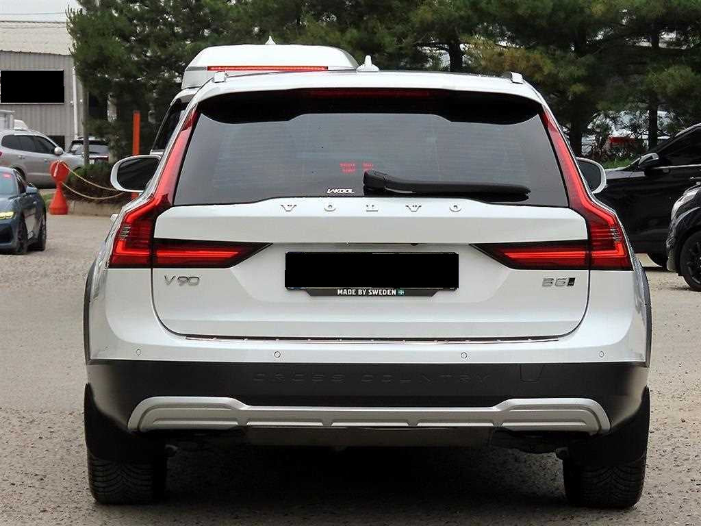 Volvo V90 — photo 04