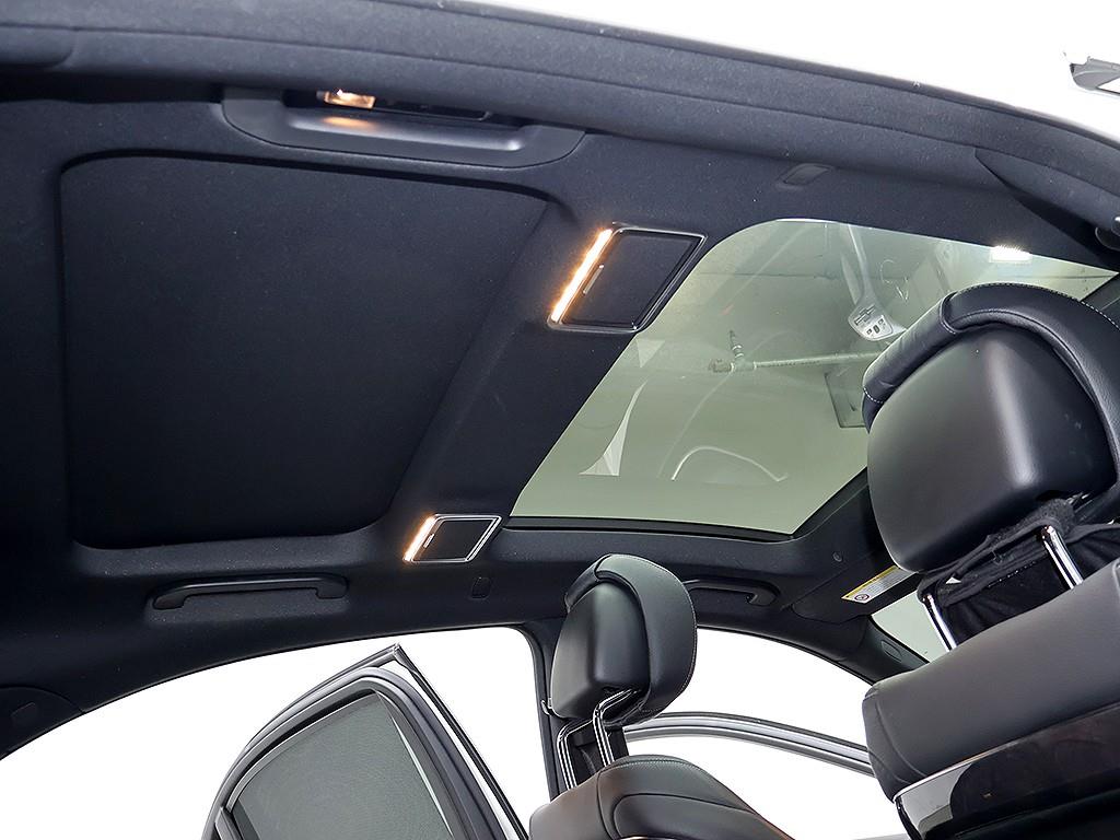 Mercedes-Benz S-Class — photo 16