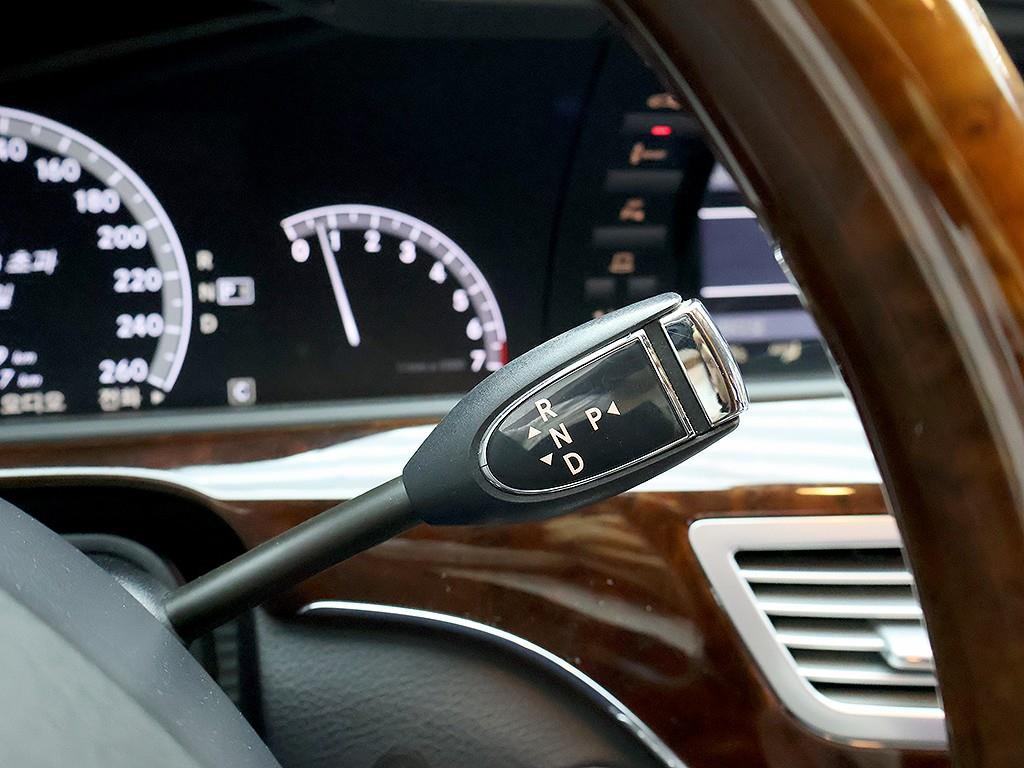 Mercedes-Benz S-Class — photo 10