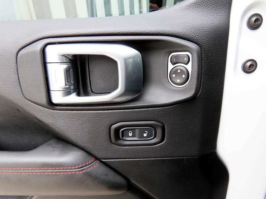 Jeep Gladiator — photo 11