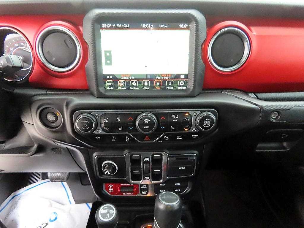 Jeep Gladiator — photo 13