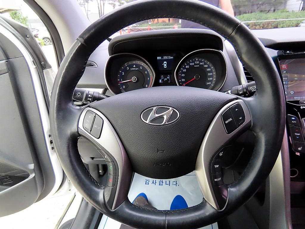 Hyundai i30 — photo 08
