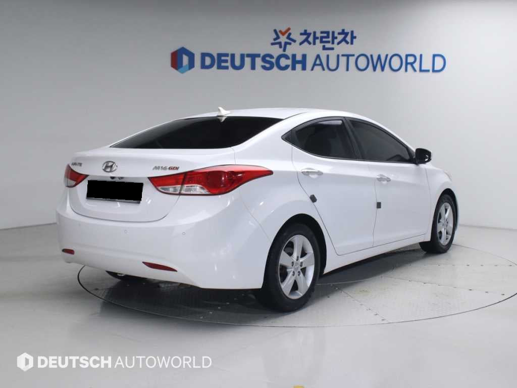 Hyundai Avante — photo 02
